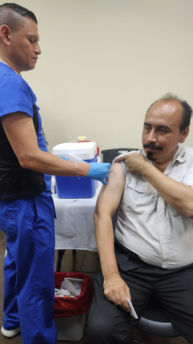 ipspgt's tweet photo. 💙 Con gran afluencia de afiliados y sus familias, el IPSP celebró su 6.ª Jornada de Vacunación contra la Influenza. Personas de todas las edades recibieron atención preventiva, con control de signos vitales, glucosa y peso, además de un kit de cuidado personal. 💉 #IPSP #Salud https://t.co/Fq88pXp0LV