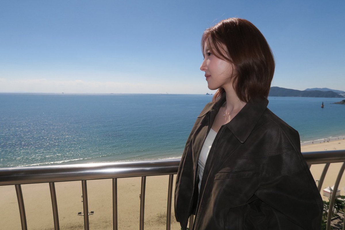 seyounx's tweet photo. Day one of BIFF and I am completely mesmerized by this sparkling ocean view! https://t.co/pxrUYwjZGs