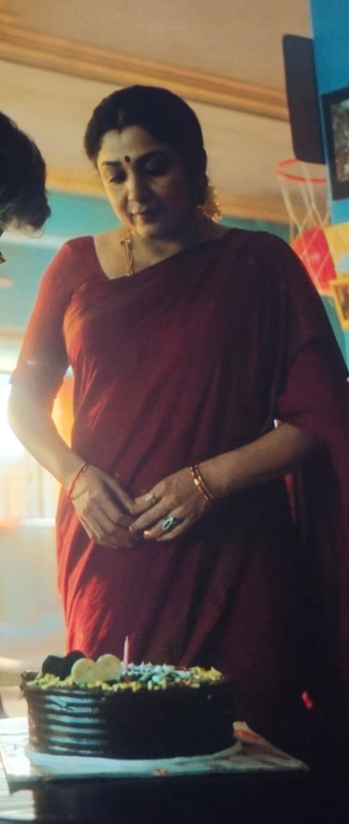 sindhu_sissy's tweet photo. Ufff yenna moonji ramya amma jailer 2 pakkurathukaga jailer 1 revist potten ayioo ramya vara scene la control panna mudiyala TV la irunthu photo eduthutey irunthen ssssh https://t.co/vZS0KVUsMb