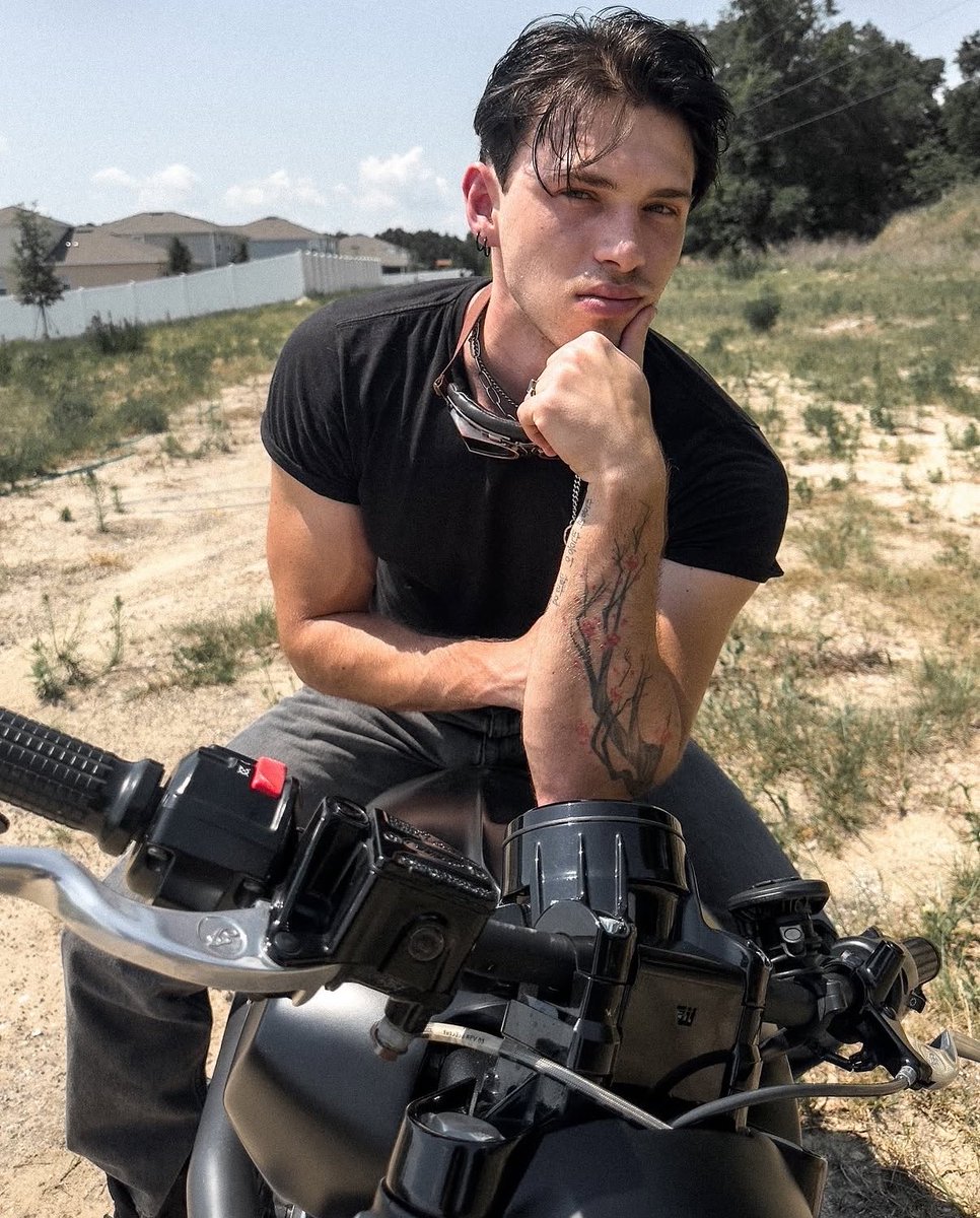 masqueradinglad's tweet photo. ⠀⠀⠀⠀⠀⠀⠀⠀⠀⠀⠀⠀⠀⠀⠀⠀⠀⠀⠀⠀⠀
⠀
          “Let me take you for a ride.” https://t.co/HXcmghHloB
