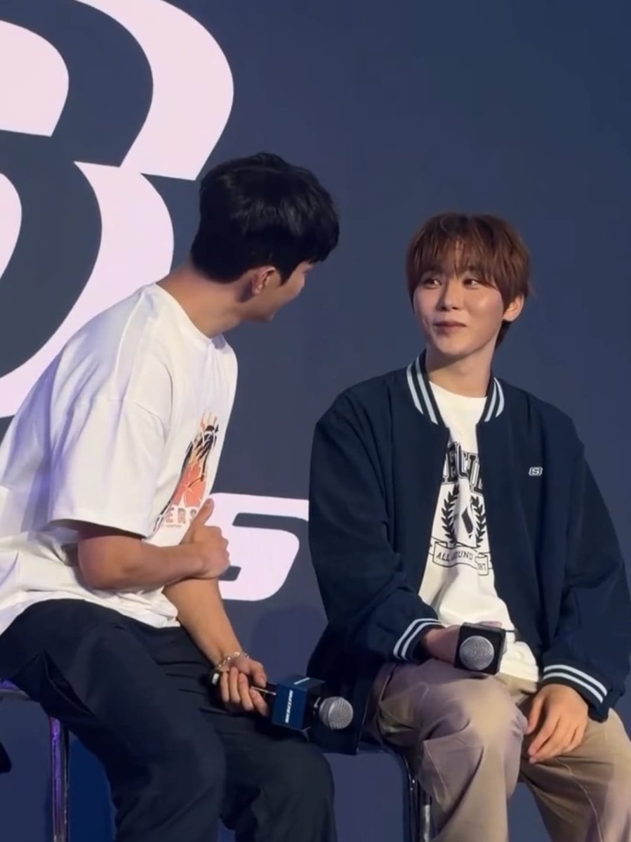 MaddyKwon's tweet photo. Heart fluttering eye contact indeed #booseok https://t.co/n01RQL4XVk