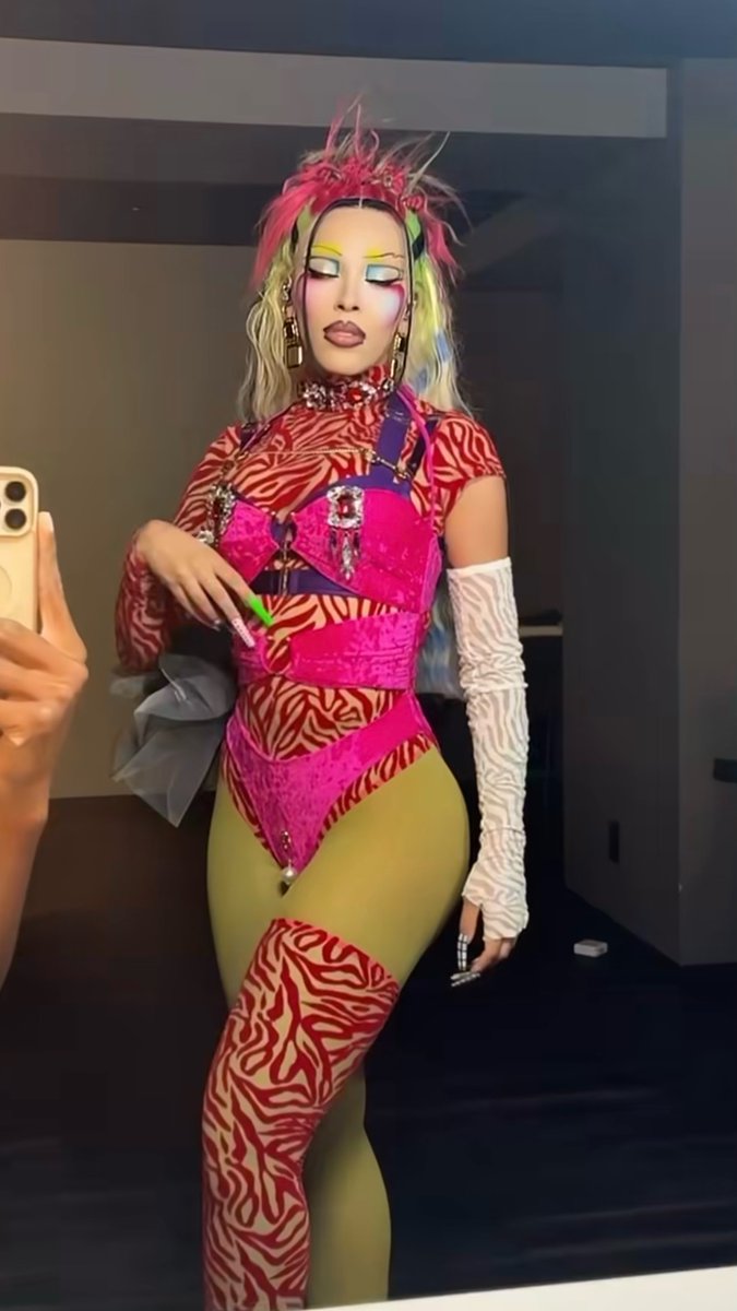woodholydoja's tweet photo. The only original girl left https://t.co/Ro0dcNx3Hb