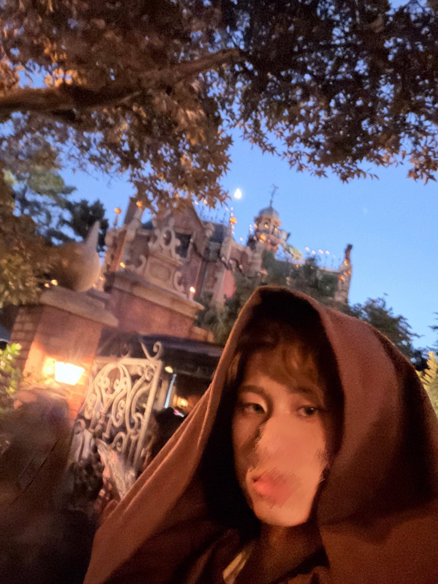 QuickTukehuruJm's tweet photo. #Dハロ仮装2026 番外編
普通にパークを楽しんでいるおれ
紫芋×コーヒーゼリーが美味すぎた https://t.co/qMJaP9RMOR
