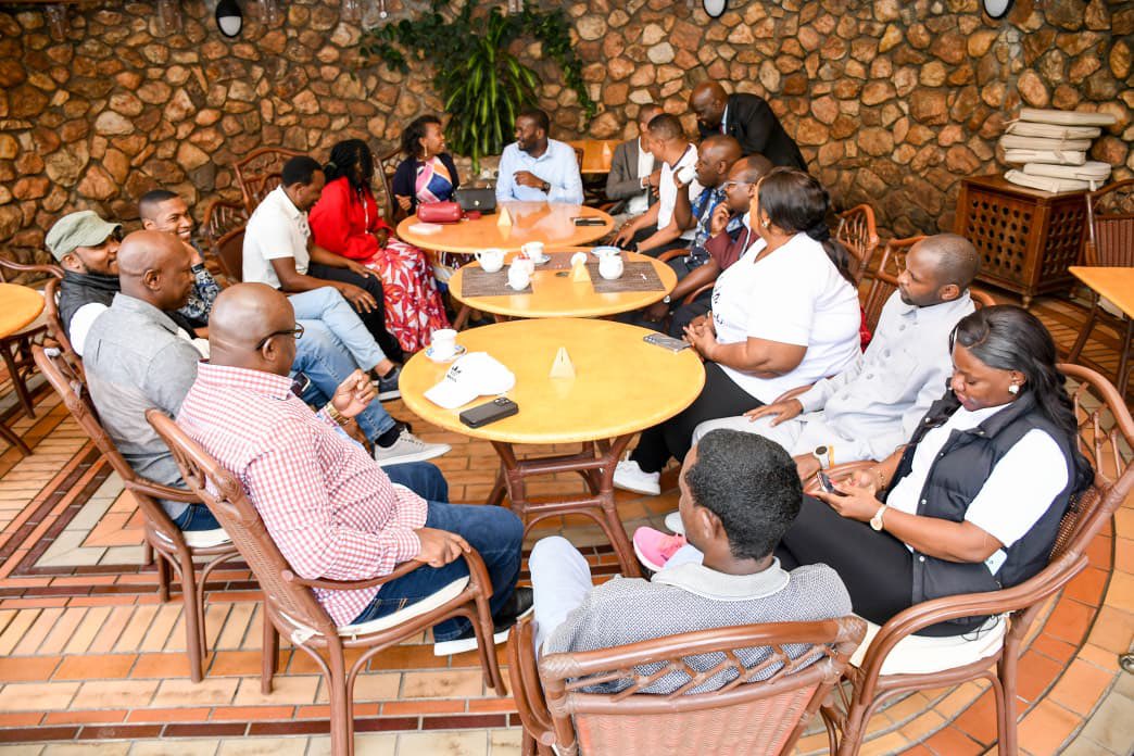 LindaMwananchi_'s tweet photo. Story za hapa na pale kabla twende maombi 😁 https://t.co/rUQG0PedgQ