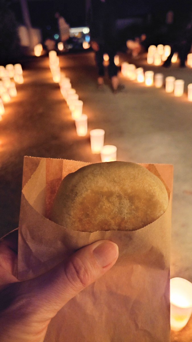 yumi_carp's tweet photo. 短編食堂さんのあと、灯りまつりに繰り出して西國寺さんへ。幻想的だったなぁ。
ここでも田尻南京のポタージュとおやきをいただきました。優しい甘さで美味しかった〜。食べ過ぎたけど、この日2万歩近く歩いたし、この土日でお掃除やら大物の洗濯やら頑張ったから許されたい。 https://t.co/CcqlmOi1N8