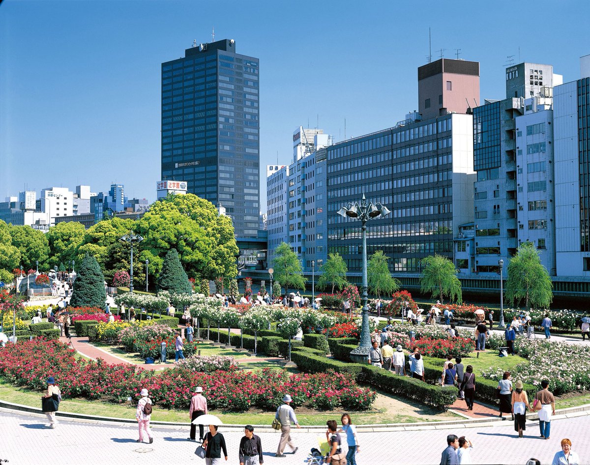 peroni1212's tweet photo. 大阪を離れてみて、中之島ってもっと全国的に知られてもいいと感じるんよな。今からいくら金使っても、都会のど真ん中を2本の川が流れる景観は作れんし、高層ビル群、川、公園、歴史的建設があって歩いているだけでテンションが上がる街はここしかないと思う。 https://t.co/Dpcw9VmPH3