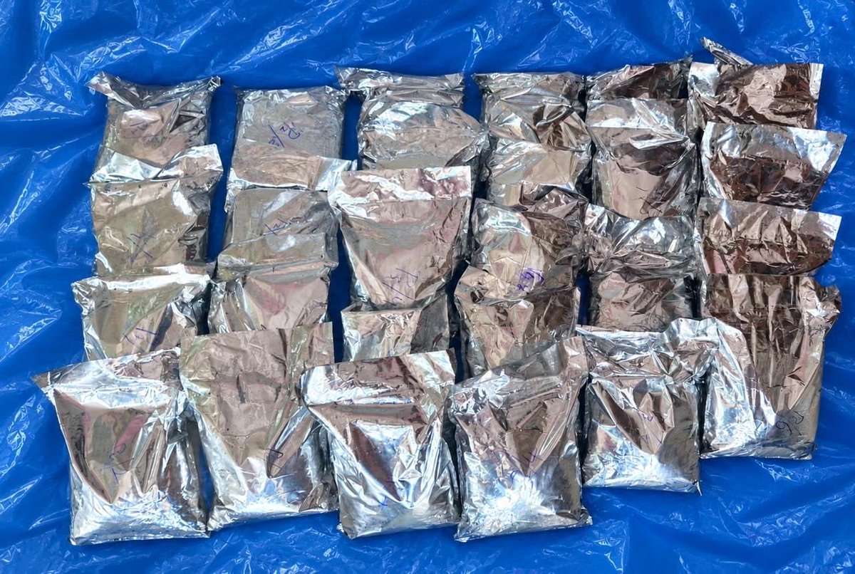 airnewsalerts's tweet photo. The Directorate of Revenue Intelligence (#DRI) seizes 137 kg of crystal methamphetamine, a banned synthetic drug, from a coastal village in Nagapattinam district of #TamilNadu. 

@FinMinIndia said that the value of the seized contraband in the illicit drug market is estimated to be in excess of Rs 100 crore. 

DRI arrested four persons and seized Rs 10 lakh in cash suspected to represent sale proceeds.