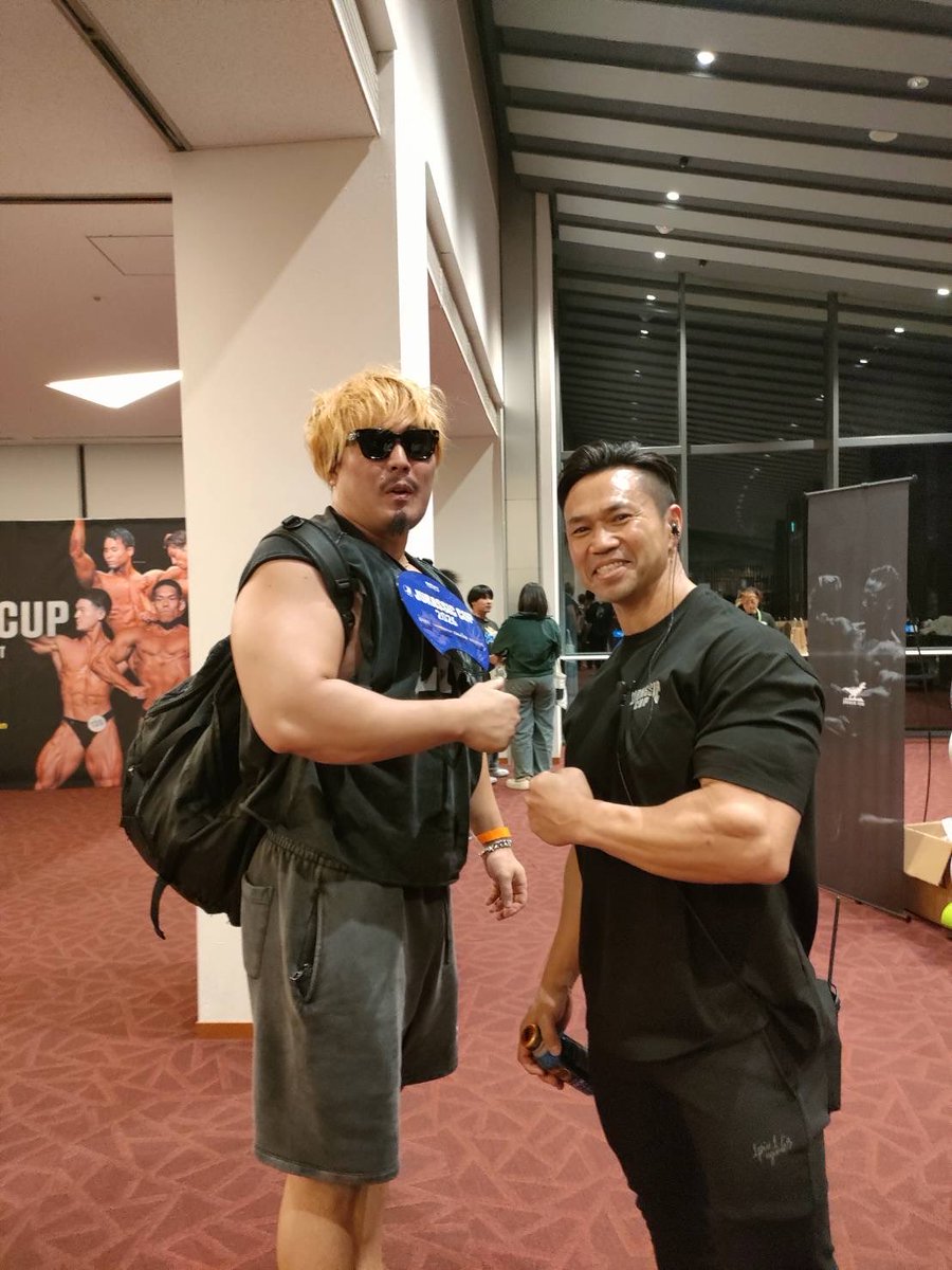 workouteating's tweet photo. 木澤さんに凸られて困惑するヨネ

ジュラシックアカデミーは出禁じゃなかったです https://t.co/JPPl0XZeyT