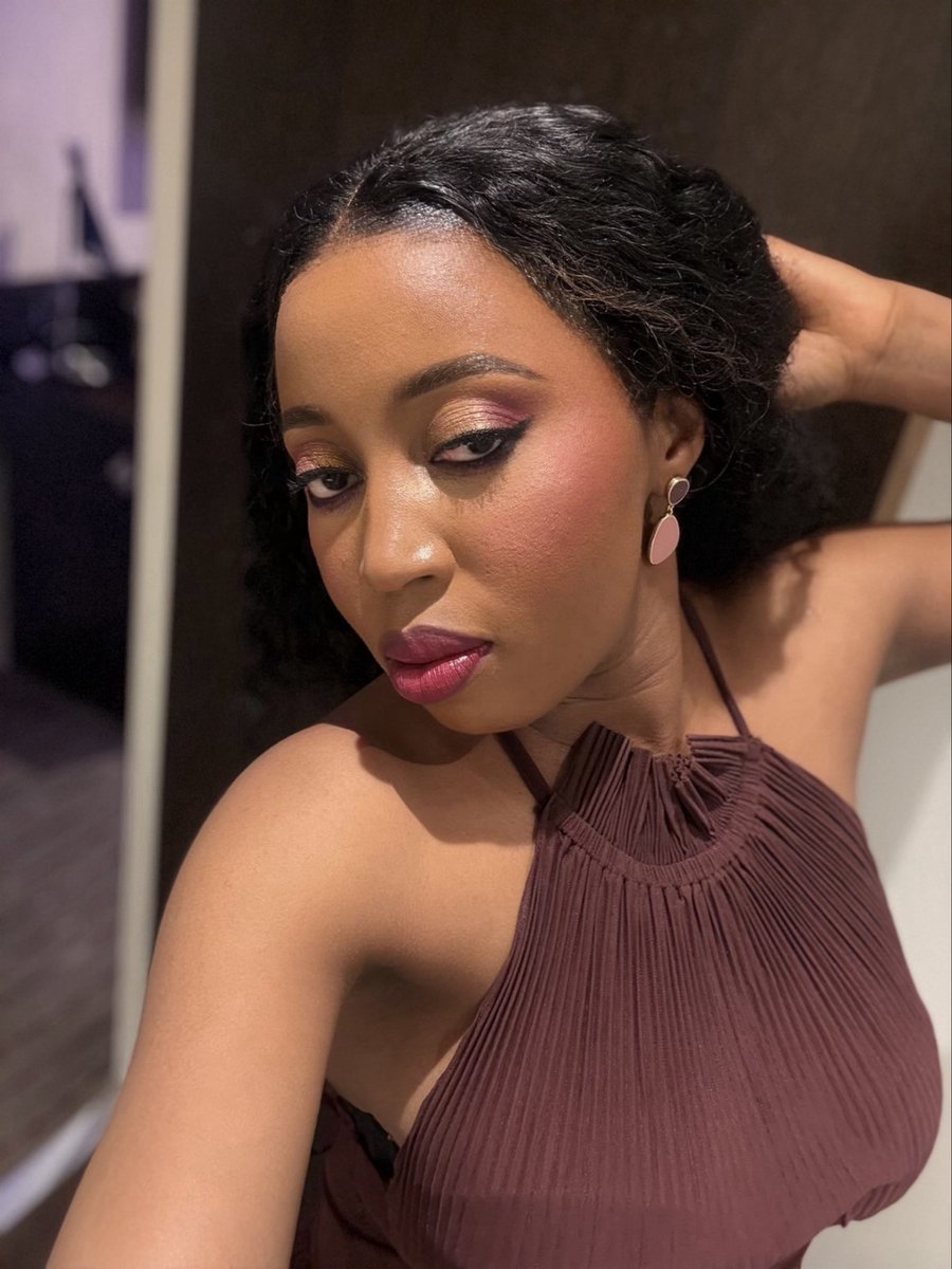 KikelomoSowore's tweet photo. Her royal eyeness. https://t.co/EocYIACEtp