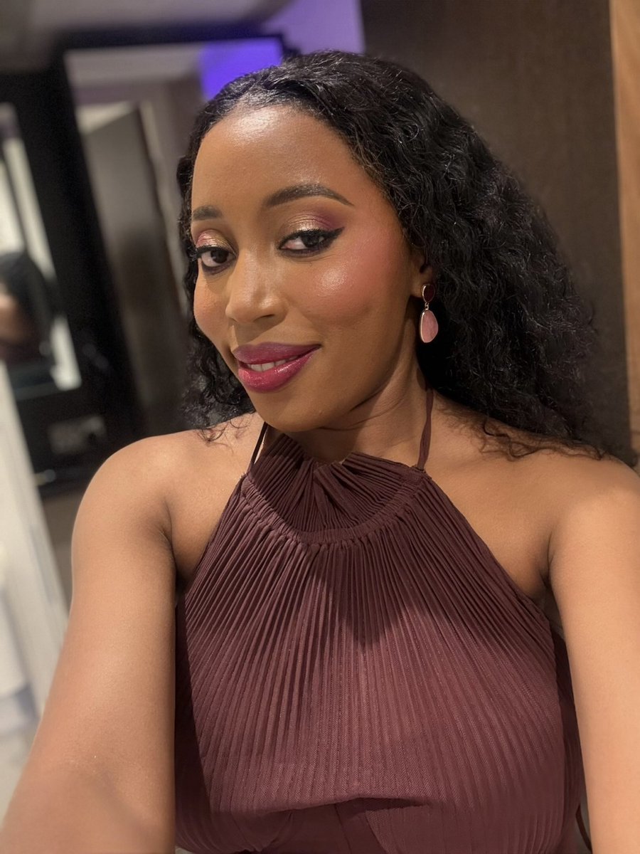 KikelomoSowore's tweet photo. Her royal eyeness. https://t.co/EocYIACEtp
