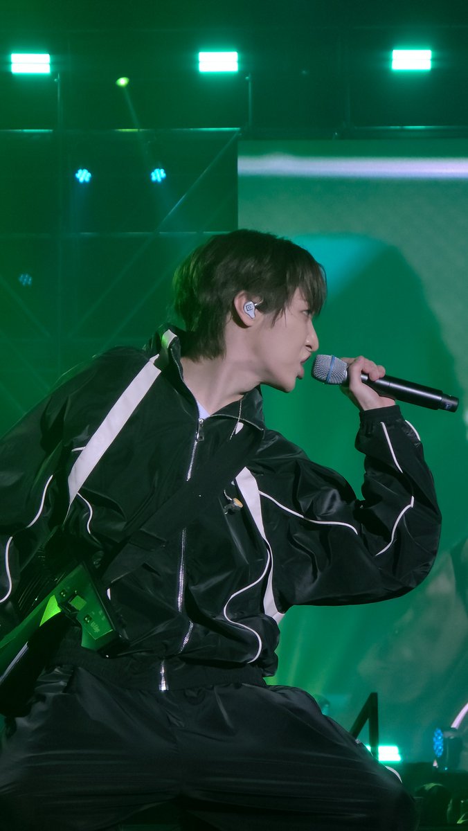mozzi_slave's tweet photo. 261018 그민페 원위
띵랄 너무 최고였엉...💛
#원위 #ONEWE #동명 https://t.co/f38Ww81QVD
