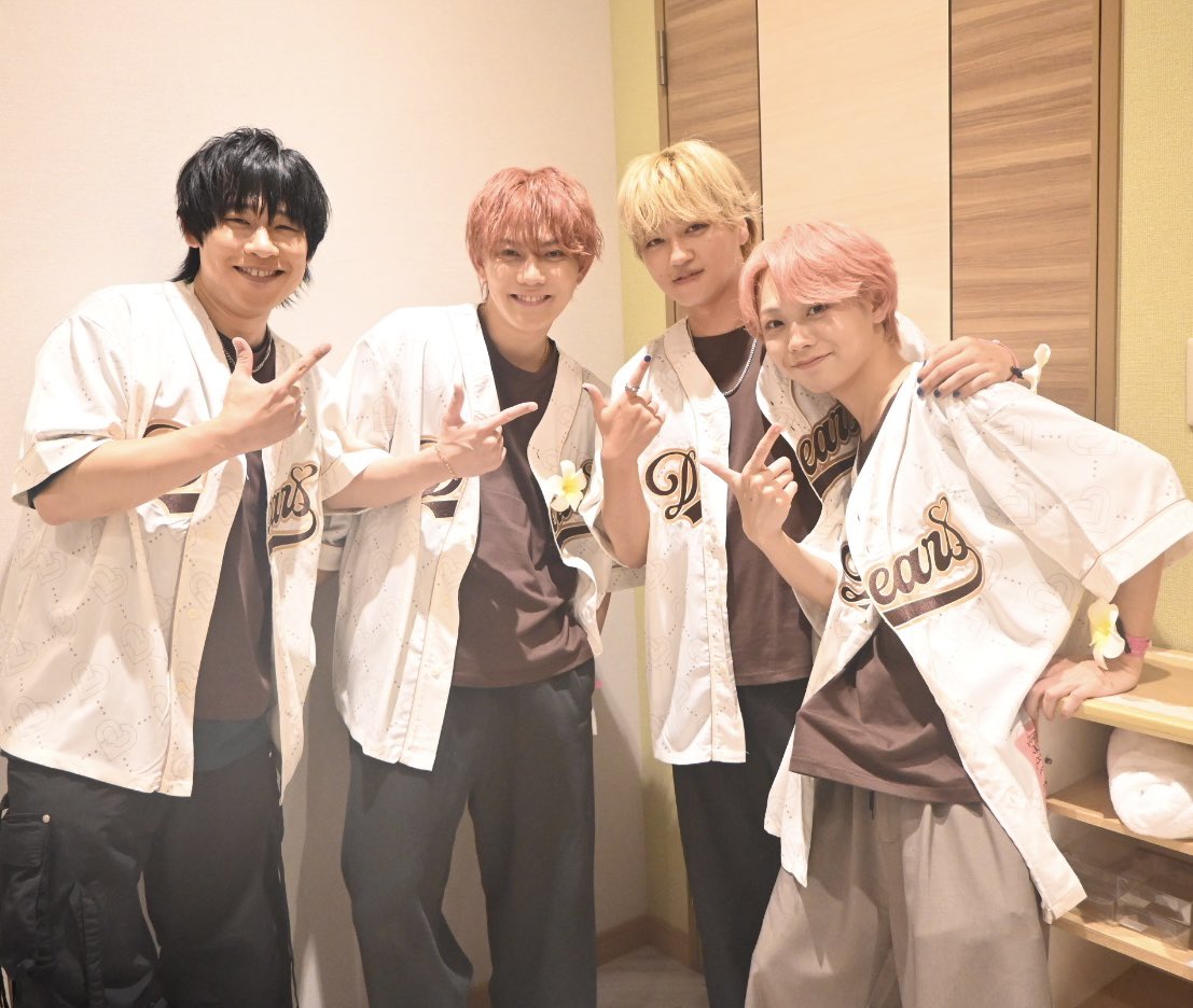 sonosuke_h's tweet photo. #ナイチュー　
おかわり配信
オーディオコメンタリー公開収録
in スパリゾートハワイアンズ ‼️

念願のハワイを
ついに堪能できました🌴！
Dears、ありがとうございました😆✨
最高だー‼️ https://t.co/TXwF6rcVxG