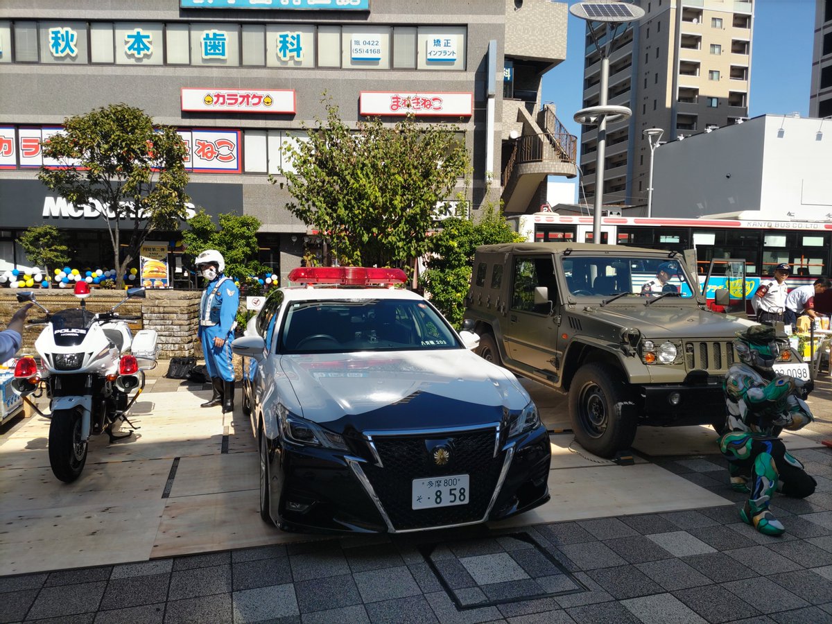 brideplus's tweet photo. 今日はローカルな祭りで白バイに乗るのなどしていた。

まぁ、1杯くらいなら飲んでもいいだろう… https://t.co/HwL2zmd42M