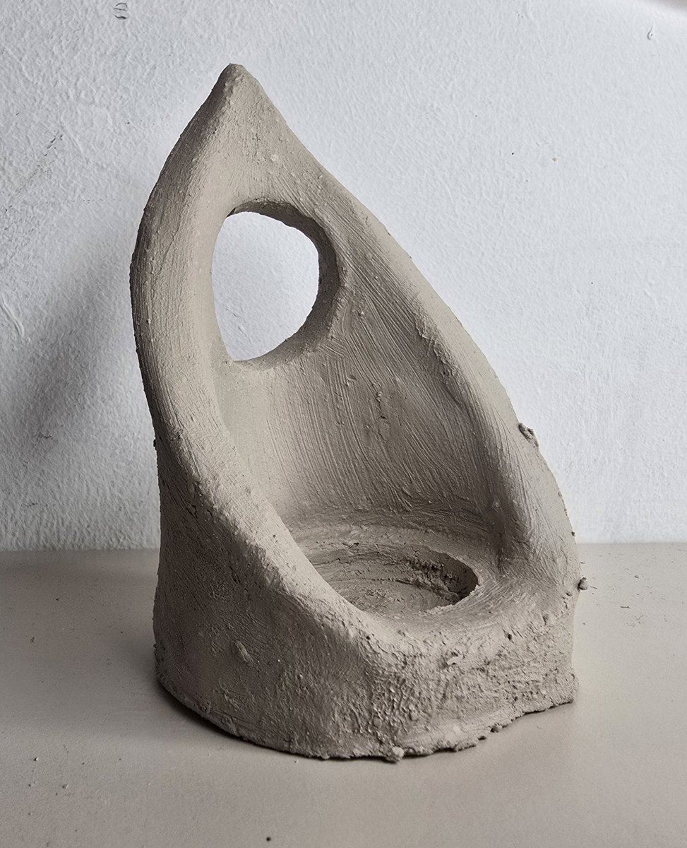 Millshyy_'s tweet photo. I made a candle holder out of clay, I need to wait for it to dry before starting on the details https://t.co/jjuBCjjwBa
