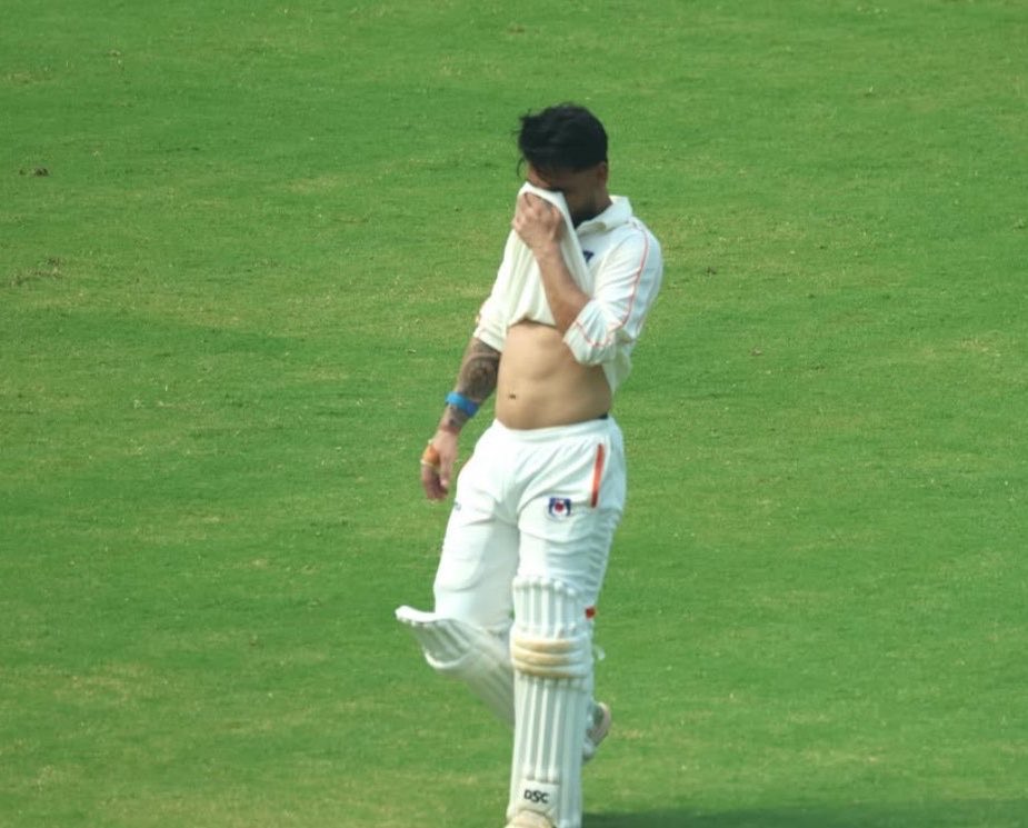 KkrKaravan's tweet photo. RINKU SINGH SMASHES BACK-TO-BACK HUNDREDS! 🔥

Century in the first match ✅
Century in the second match ✅

Uttar Pradesh were struggling at 33/3 and later 137/9, but Rinku Singh rose to the occasion and smashed a magnificent hundred under pressure! https://t.co/YsE08qTUtJ