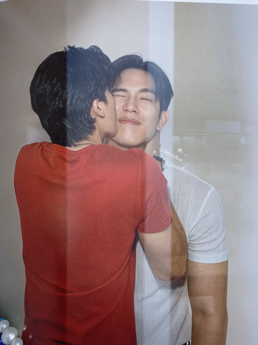Magic091223's tweet photo. แก้มน้องนิวนั้นนุ่มกว่าใคร ชื่นใจมั้ยจ๊ะพี่เต  💋🤍

♡ ผมคิดถึง พี่โตโต้น้องคณิต มากๆเลยฮับ บรู๊วววว ~~~ 🐶✈️
     
#ADogAndAPlane
#Tawan_V #Newwiee #เตนิว https://t.co/621dMZB5i1