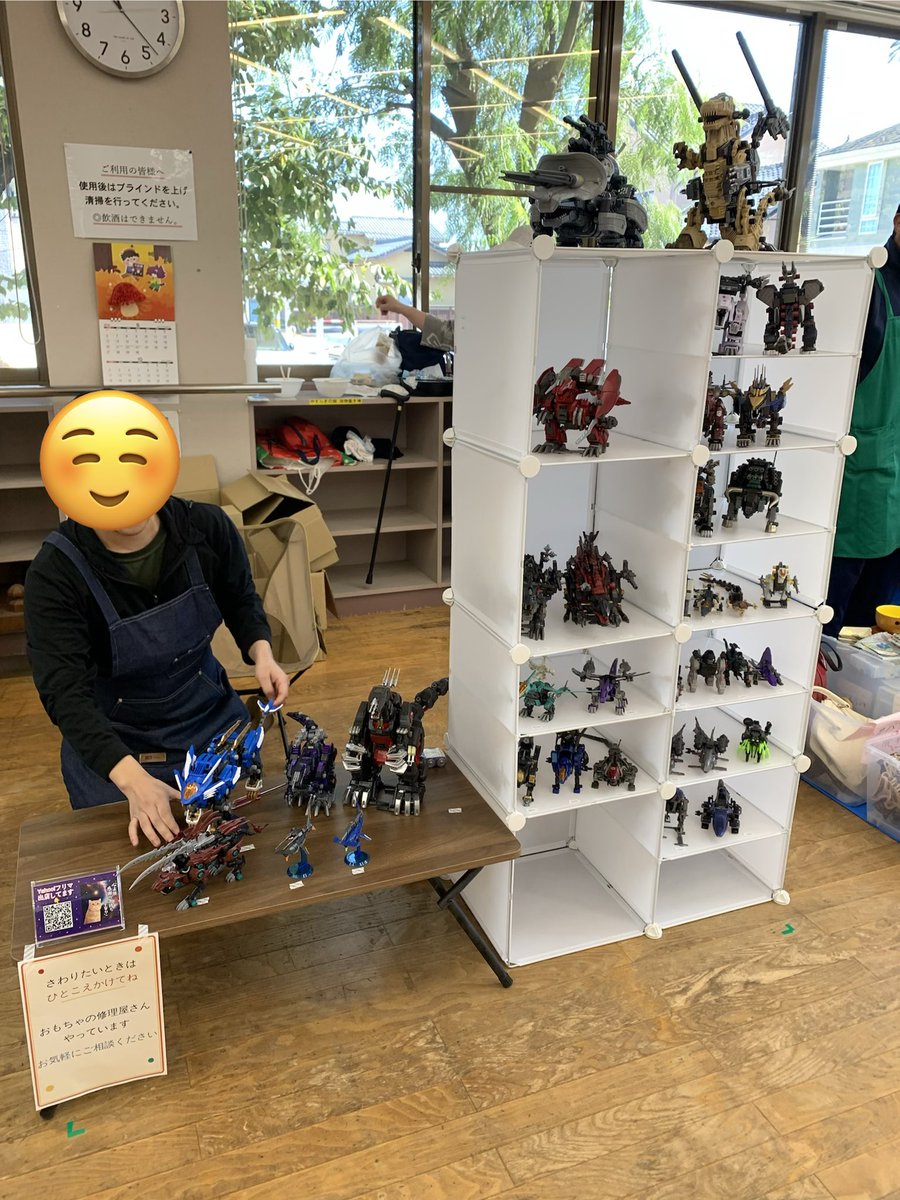 MrHondy's tweet photo. 地域のフリーマーケットでゾイド屋さんを出店してきたゾイ。(暴挙)
見向きもされないかと思いきや、目の前で動く姿が見られると注目を集める結果になりました。実際に動きを見られるのは実演販売のようで効果的なのかも？
意外にも小さな子供の親御さんに最も注目されたのはウオディックで、お風呂で一緒に遊べるゾイドに注目が集まっていた印象でした。
タカラトミーさんにも伝えたい。
#ゾイド　#タカラトミー