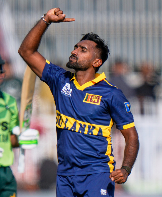 Eshan Malinga gets another one! Pakistan in trouble