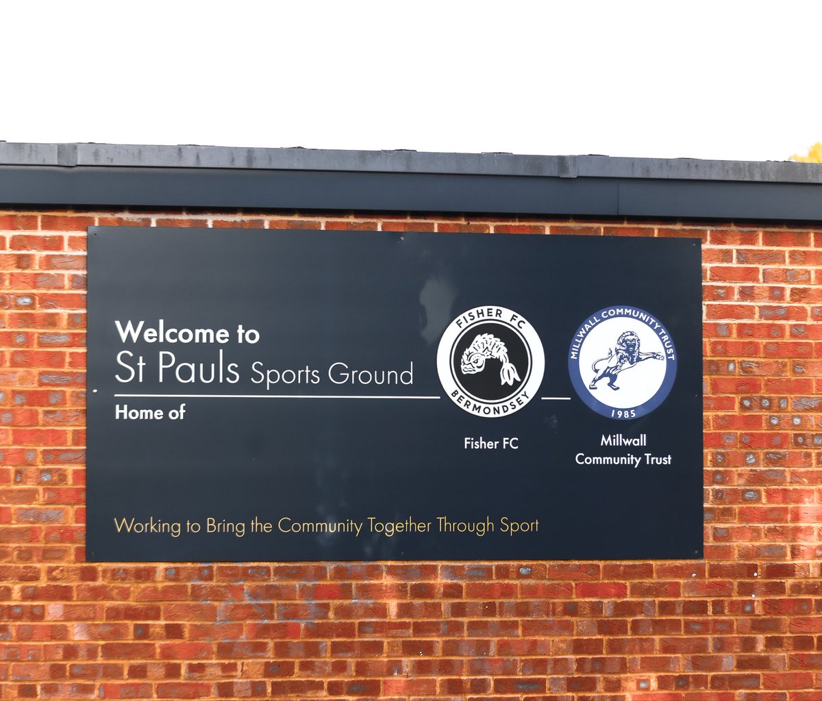 BromleyFCWomen's tweet photo. 📍 ST PAUL’S SPORTS GROUND 🖤🤍

A change of scenery for us this afternoon as we head to Bermondsey to take on Millwall Lionesses ⚽

The London skyline provides the backdrop as we get ready for another afternoon of league action

⏰ Kick-off 1:30pm

#WeAreBromley https://t.co/NE6tOVfHK7