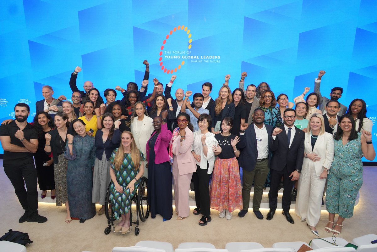 aki_rina's tweet photo. 世界経済フォーラムの Annual Meeting of the Global Future Leaders に参加してきました。今回は2024年に選出いただいた #YGL の卒業式も👩🎓
これからも日本の一次産業に向き合いつつ、更に広い視野で社会課題の解決に取り組んでいきます。
#AMGFL26 @wef https://t.co/W3GX53J11s
