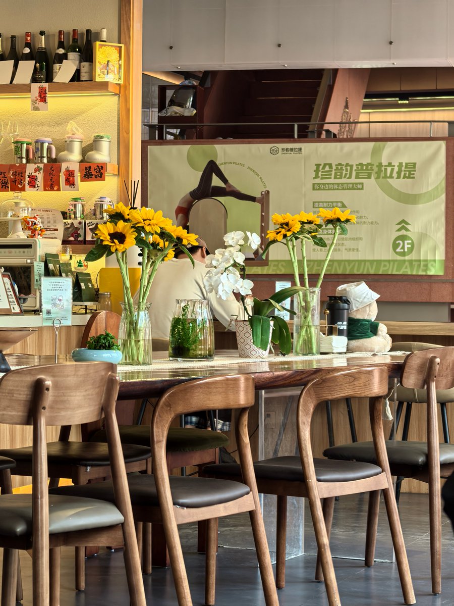 jack69bray's tweet photo. [This cozy café’s unique charm—from its warm decor to gentle aroma—makes every corner feel like a small, lucky spot to unwind!]， https://t.co/qccUC8FliG