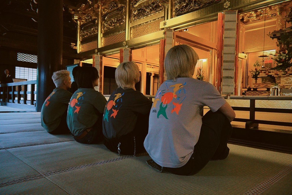 WOLFHOWLHARMONY's tweet photo. 先日、京都の東本願寺に行ってきました！

境内を案内していただき、
たくさんのことを学ばせていただきました。
そんな素敵な場所で、
日本とブラジルの文化が混ざり合う
イベントが開催されます！

そこに参加させていただける事に
本当に感謝です✨

1人でも多くの方に楽しんでもらえるように、そして、日本とブラジルの架け橋に
なれるように
精一杯パフォーマンスします！！

是非お待ちしてます❣️

SUZUKI

🔗https://t.co/r7DSH8t8Hv

@matsuricrossing
#matsuricrossing #kyotobrasil #東本願寺
#WOLFHOWLHARMONY #WHH