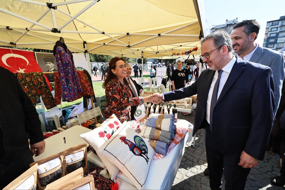 kasapoglu's tweet photo. 📍 İzmir • Manisa Kültür ve Sanat Festivali

Manisa’nın kültürel zenginliğini, geleneklerini ve sanatını İzmir’de buluşturan güzel bir organizasyona eşlik ettik. Şehirlerimizin ortak değerlerini yaşatan, insanlarımızı bir araya getiren bu tür buluşmaların ayrı bir kıymeti var.

Bu güzel organizasyonda emeği geçen ve katkı sunan herkese teşekkür ediyorum.