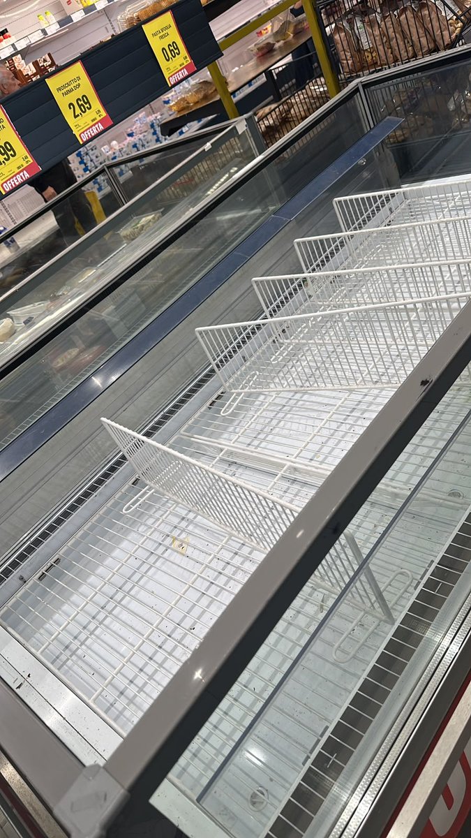 junnfiles's tweet photo. y'all crying over trending some hashtag meanwhile this is what grocery shopping currently looks like for us in the south of italy (not to mention every other country currently protesting against their government) 👍🏻 https://t.co/KyauFsQv5T