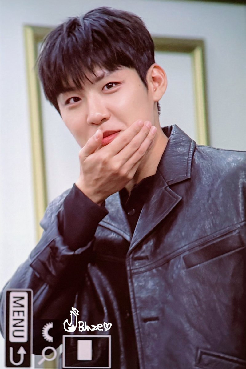 Blaze_pwj's tweet photo. 261018 프롬스토어 팬싸 키티 카와이❤️
#박우진 #PARKWOOJIN https://t.co/vr9bvrqmUn