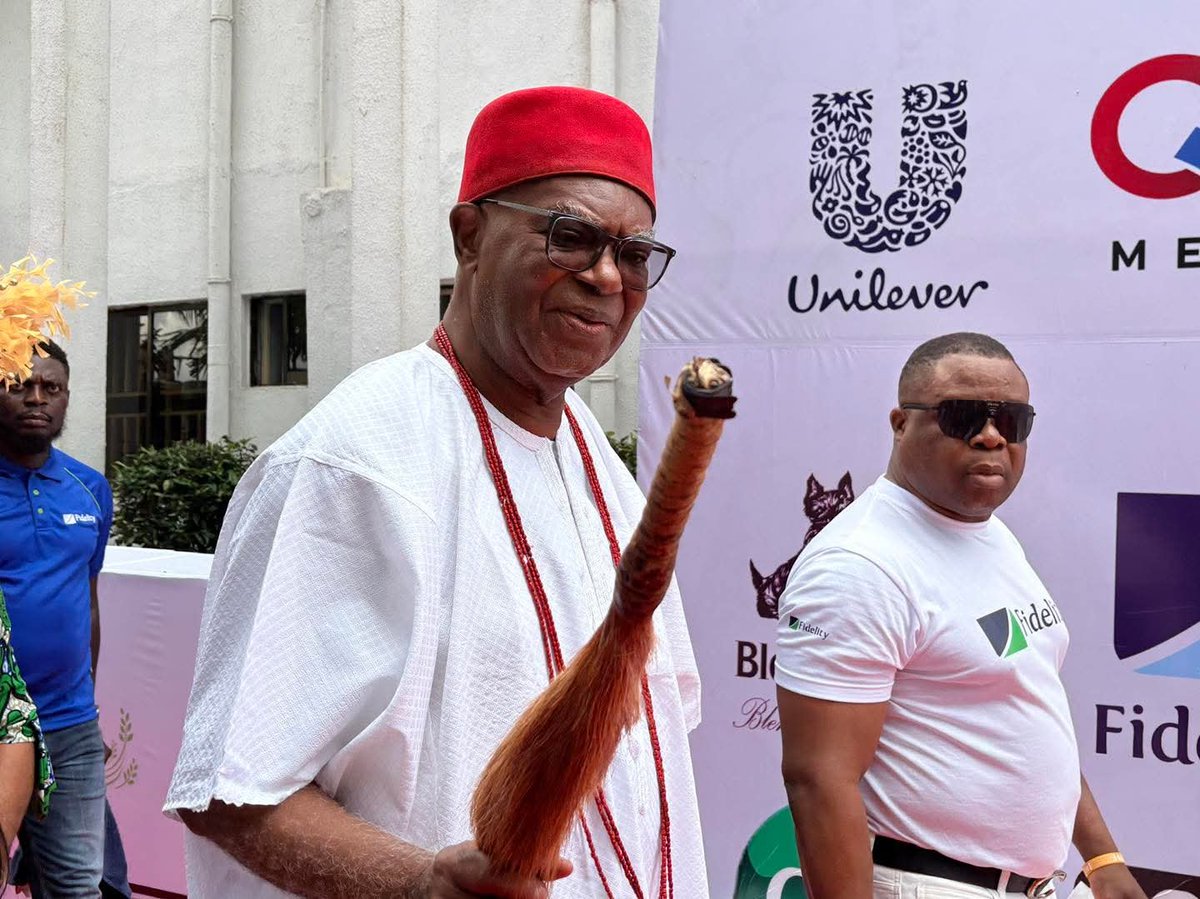 Jaecougar's tweet photo. The Obi of Onicha, Igwe Nnemeka Alfred Ugochukwutubelu Achabe, mni, CFR, Agbogidi is here to kick off the Ofala 2026 Food Bank Disbursement Programme, proudly sponsored by Fidelity Bank PLC @fidelitybankplc

#Ofala2026 #StriveAndAdvance #IgbaMboIgaNiru #A500YearHeritage https://t.co/2yYbeUGDMR