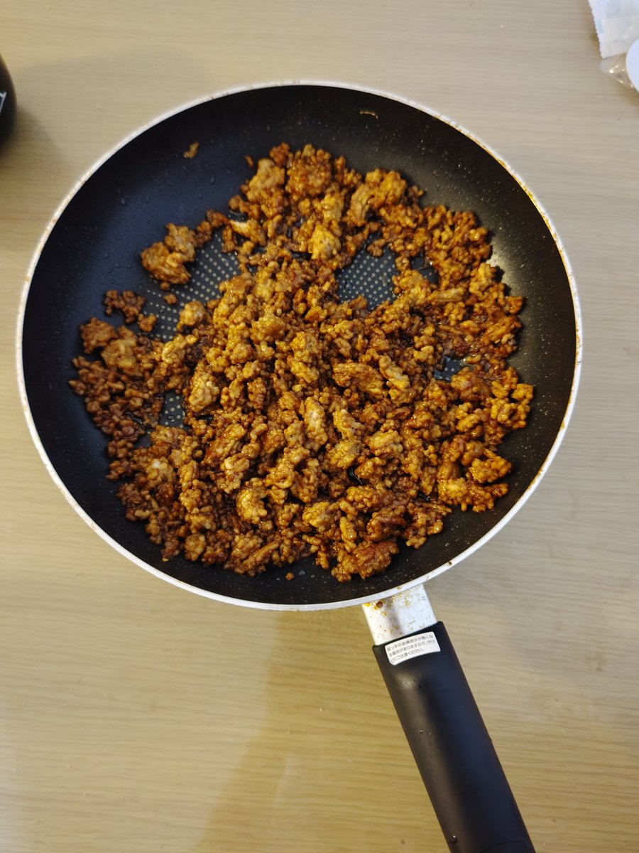 pa_mimimi26's tweet photo. 昨日ライブでいただいたつけてみそかけてみそ使って肉味噌作ってみた〜
おかひなが言っていたとおり、ねぎのせるとさっぱりして美味しい♥
気に入ってもらえたようで半分くらい消えた…
#リンプラ
#つけてみそかけてみそ
#非公式すぎる公式みそ担当 https://t.co/gAngDQKycf