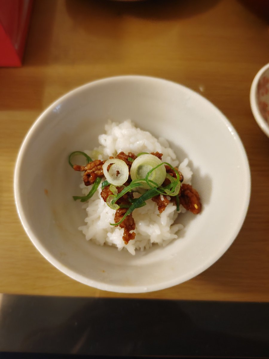 pa_mimimi26's tweet photo. 昨日ライブでいただいたつけてみそかけてみそ使って肉味噌作ってみた〜
おかひなが言っていたとおり、ねぎのせるとさっぱりして美味しい♥
気に入ってもらえたようで半分くらい消えた…
#リンプラ
#つけてみそかけてみそ
#非公式すぎる公式みそ担当 https://t.co/gAngDQKycf
