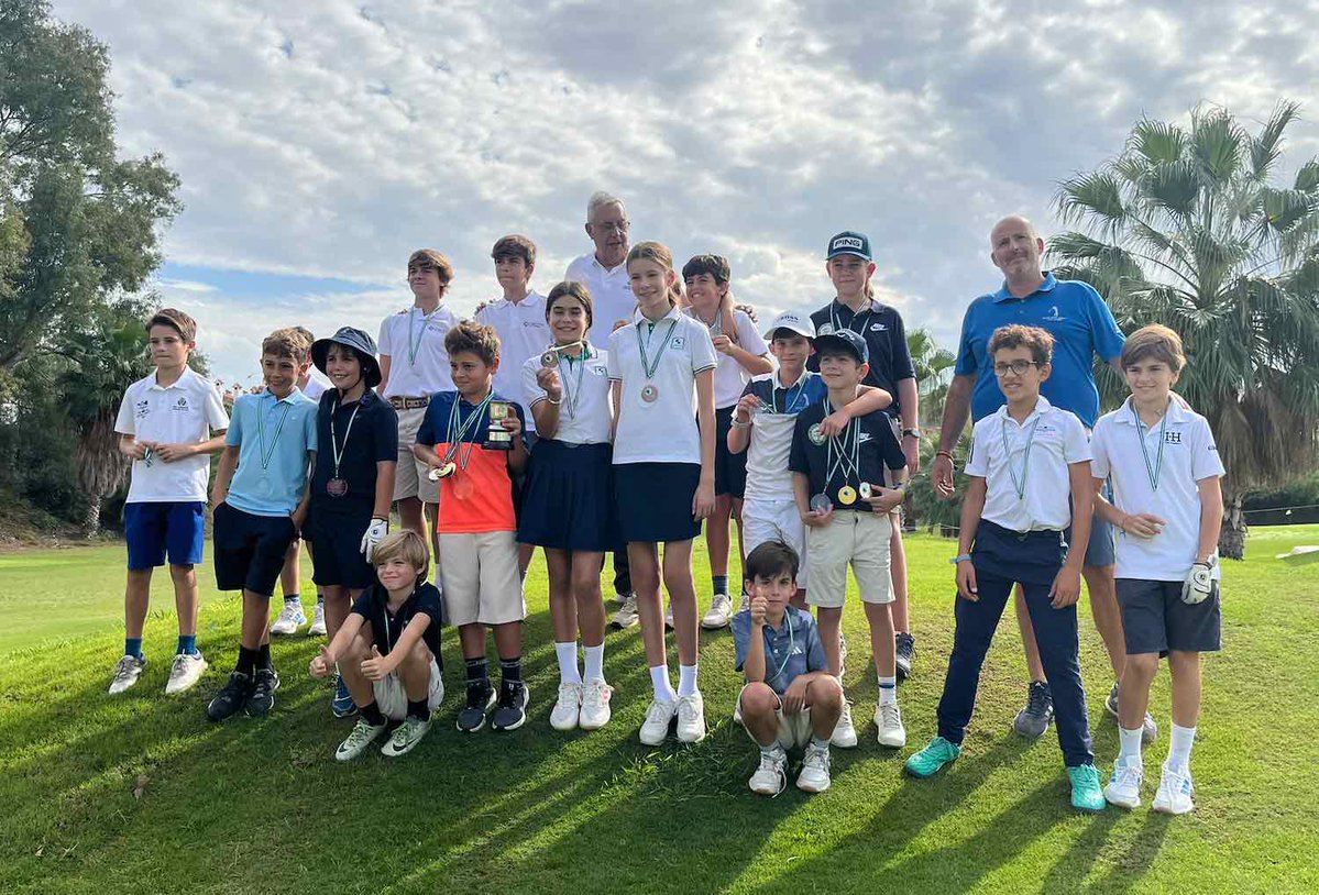 RFGA_Golf's tweet photo. 🏆 Manuel Casasola y Pau Cáceres dan la victoria al Colegio Internacional de Sotogrande en el Interescolar de Andalucía Oriental.

⛳ Golf en equipo y orgullo de colegio en la Escuela Miguel Ángel Jiménez.

🔗 https://t.co/T1pEMCHKLX

#GolfAndaluz https://t.co/aaZbY0WL8U