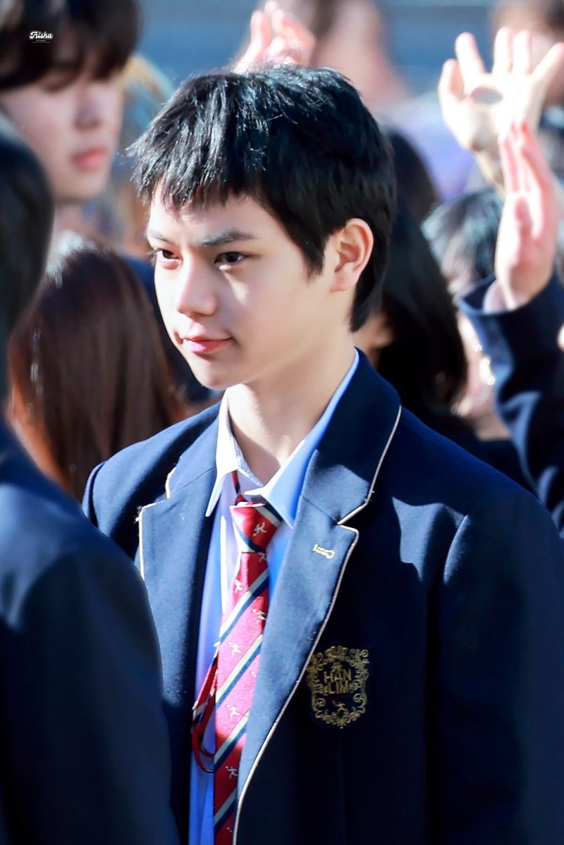 lostpolarisp's tweet photo. Akhirnya aku nemu apa yang bedain Ohyul sebelum dan sesudah debut, alisnya beda banget, pantesan looks dia sekarang ini lebih soft https://t.co/cTc0V1fulY
