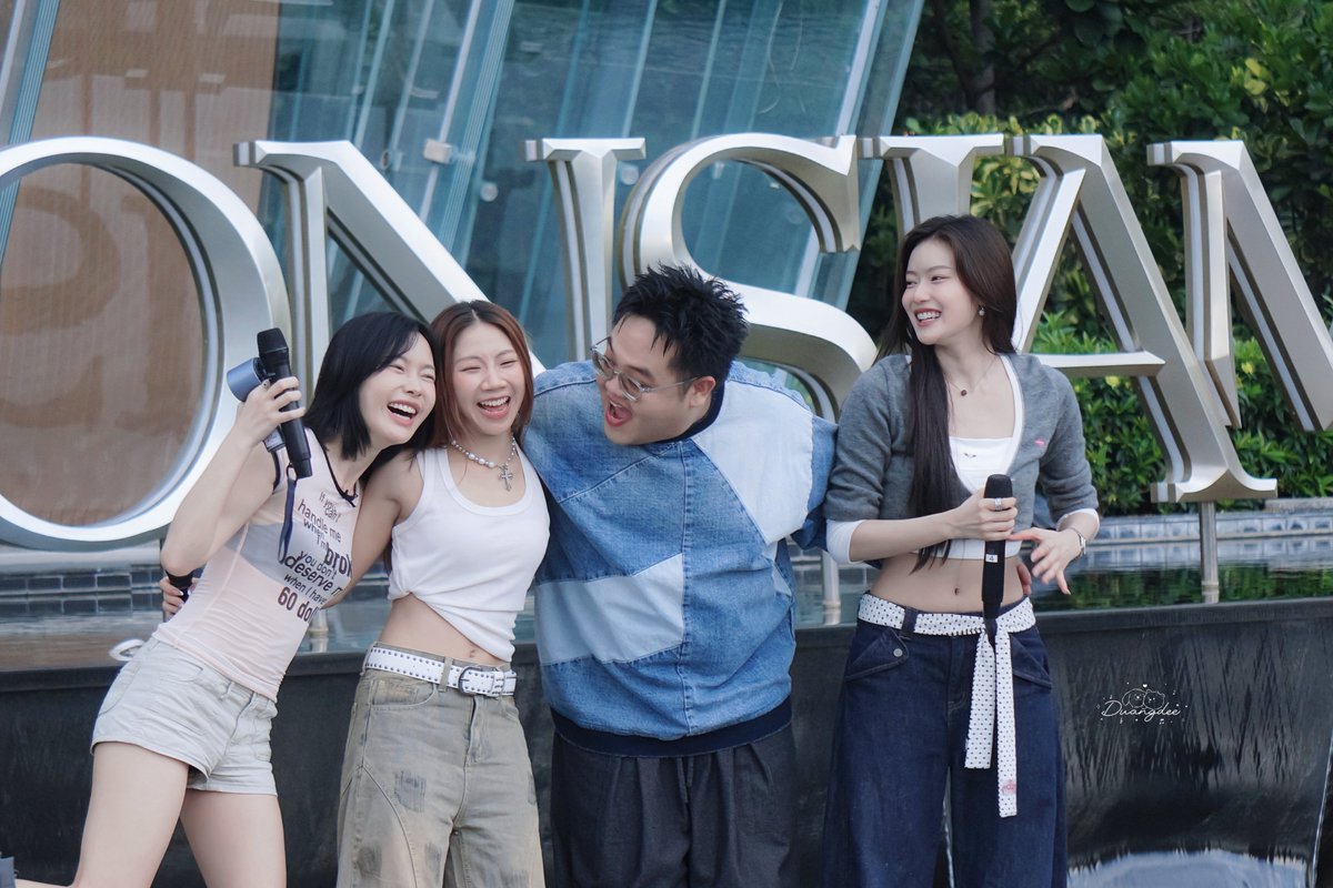 Duangdee_xht's tweet photo. 💯🩷

PiXXiE DUSTY BUSKING ICONSIAM 

#พิกซี่บัสกิงที่ไอคอนสยาม
#PiXXiE #DUSTYwithPiXXiE
#PiXXiE_DUSTY https://t.co/yafimnAa2I