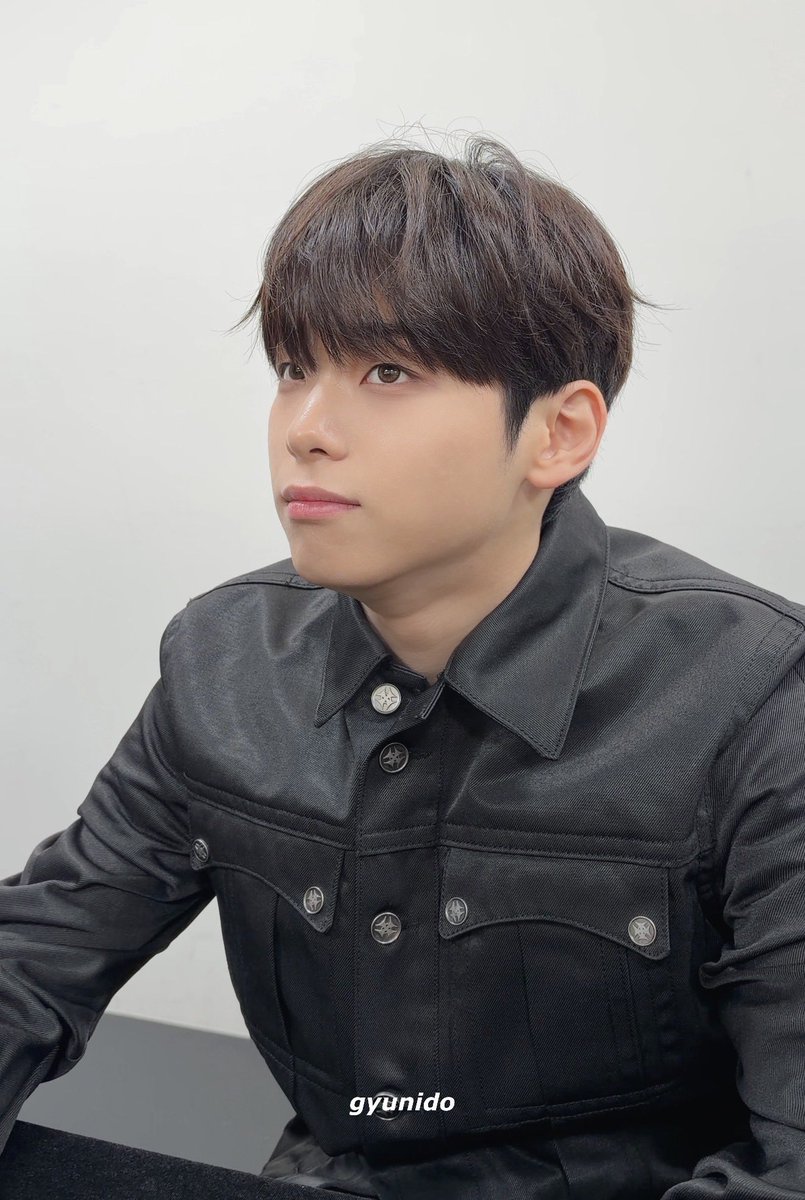 gyunido's tweet photo. 오늘 도균이 너무 .. 너무 잘생겼어
앉아서 잘생겼단 얘기만 했어 ,, https://t.co/btp2n0lnqb