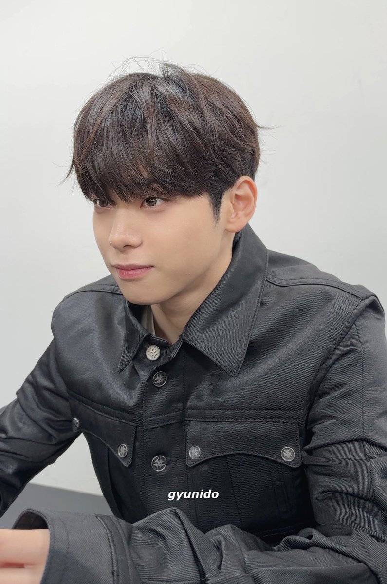 gyunido's tweet photo. 오늘 도균이 너무 .. 너무 잘생겼어
앉아서 잘생겼단 얘기만 했어 ,, https://t.co/btp2n0lnqb