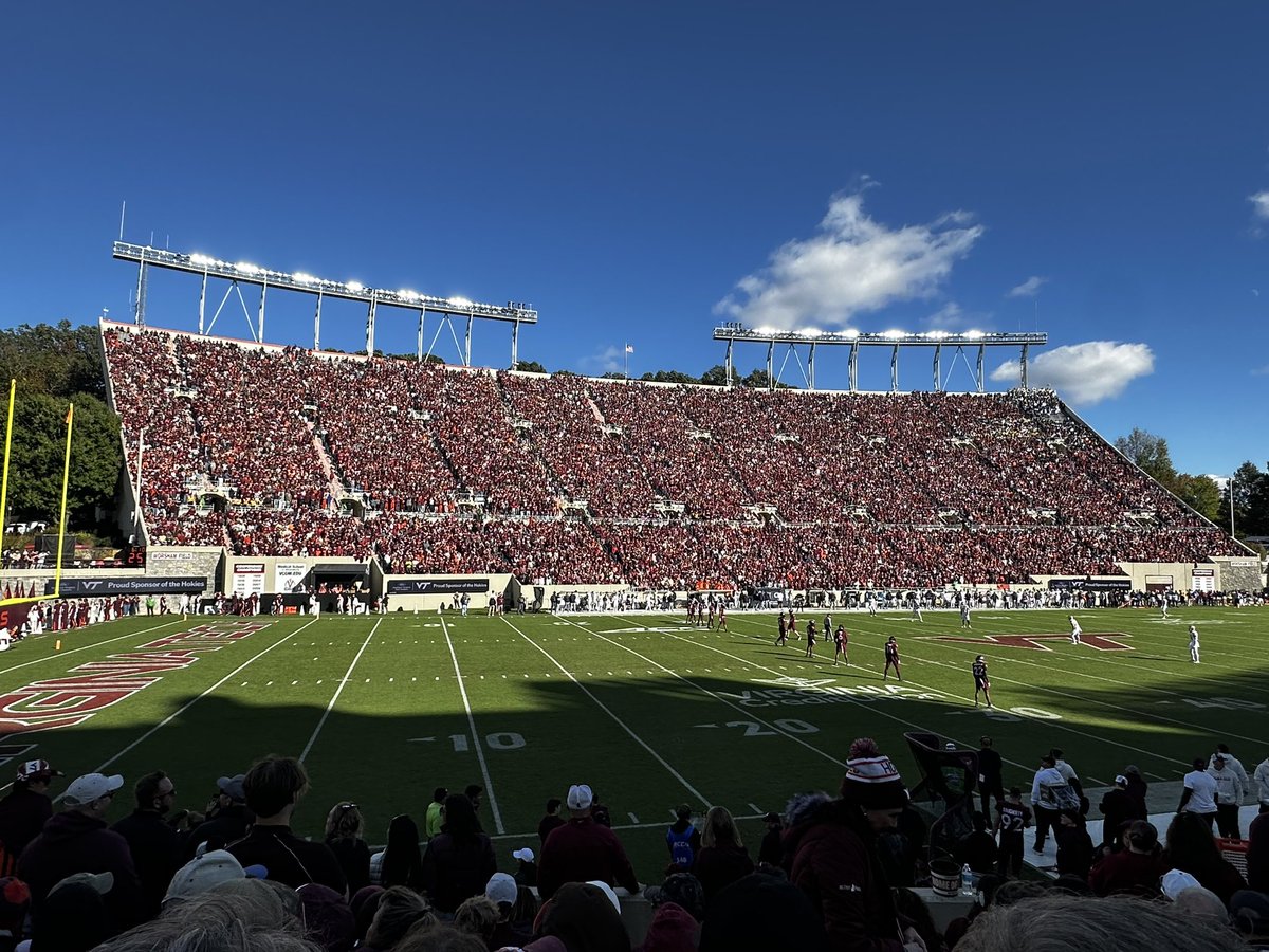 RealBenG's tweet photo. This is from a person who is either an
intentional hater or just doesn’t know ball.

The student section is GA and they all funnel through ONE GATE. They are escorted to their rows and fill up row by row.

IT TAKES FOREVER.

This is how the student section actually looked  after the game started.
