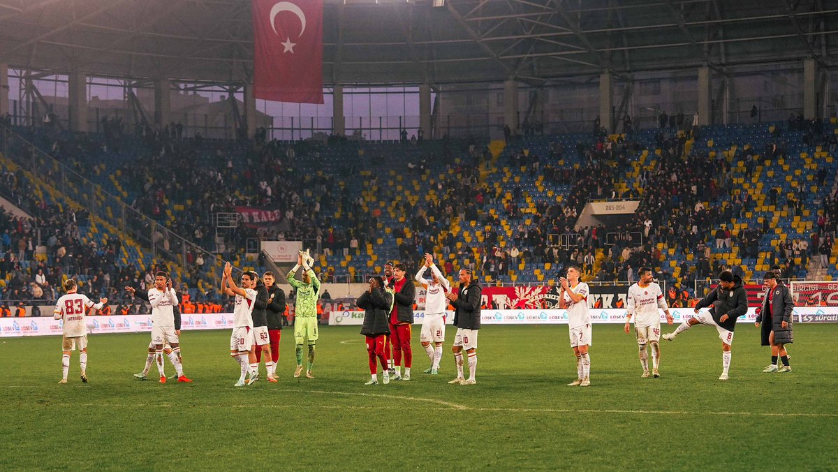 GalatasaraySK's tweet photo. Günaydın #Galatasaray Ailesi https://t.co/g2PjAoPoPJ