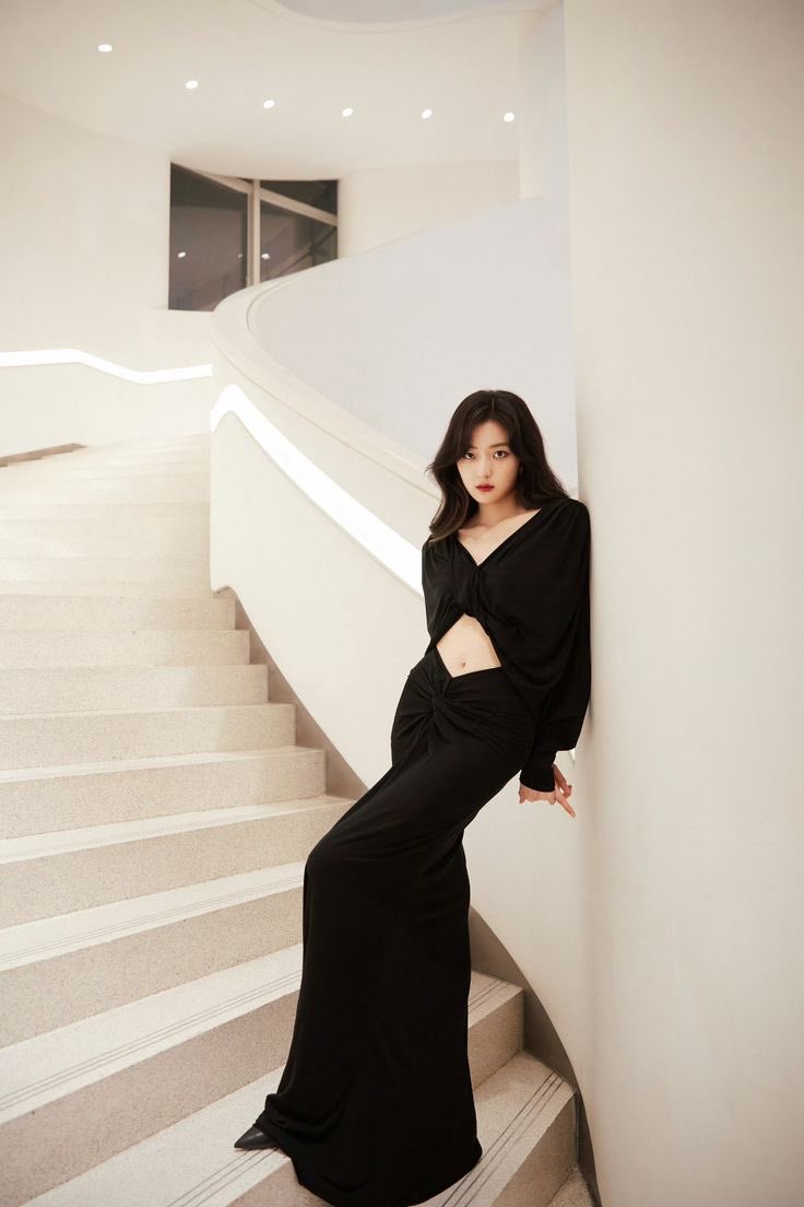 hyeqianqian's tweet photo. body so tea the british are coming 

#孙千 #SunQian https://t.co/De20hBXQEY
