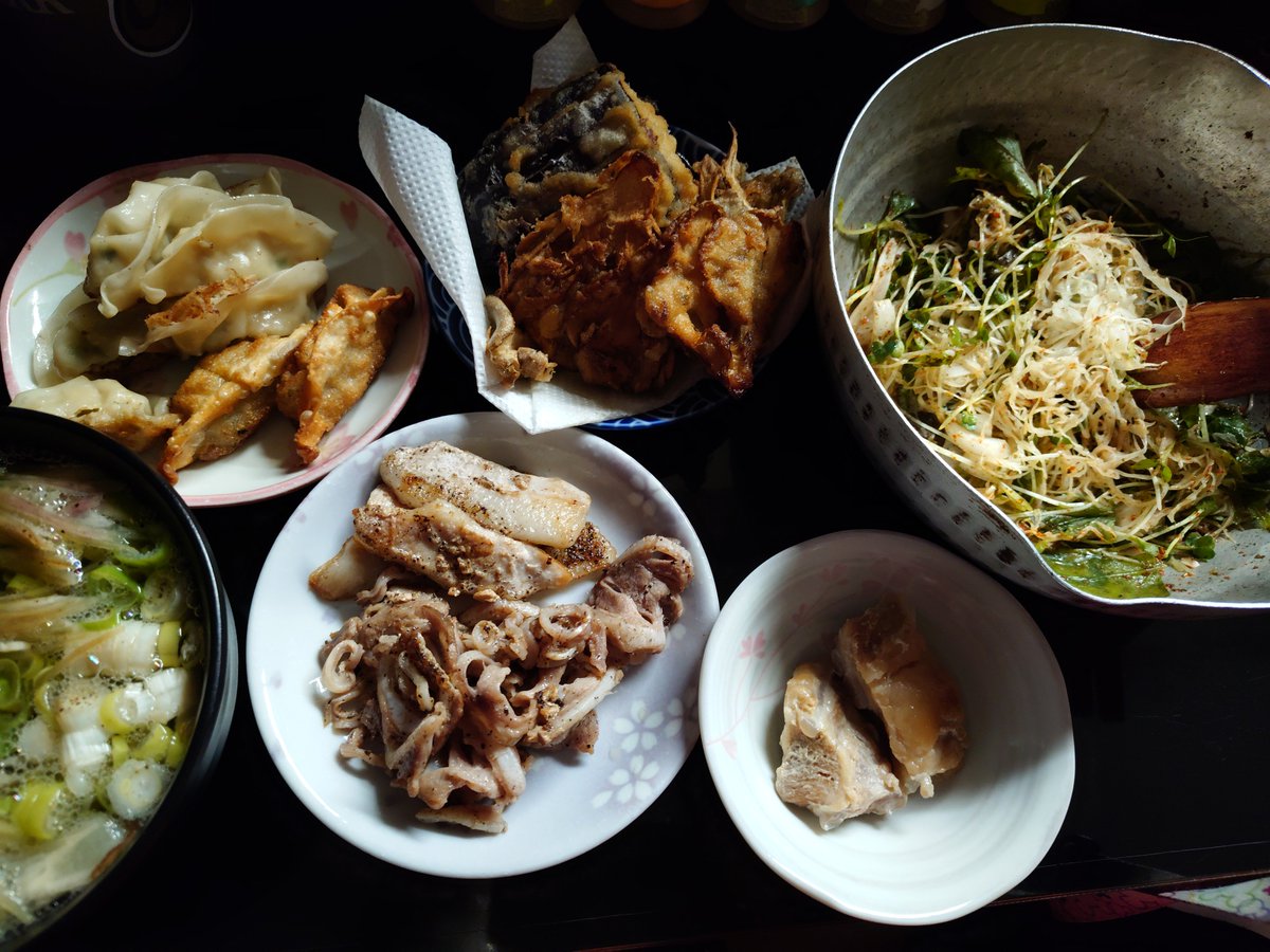 eikomrai's tweet photo. 昼御飯なう https://t.co/KfMlcNZZ3o