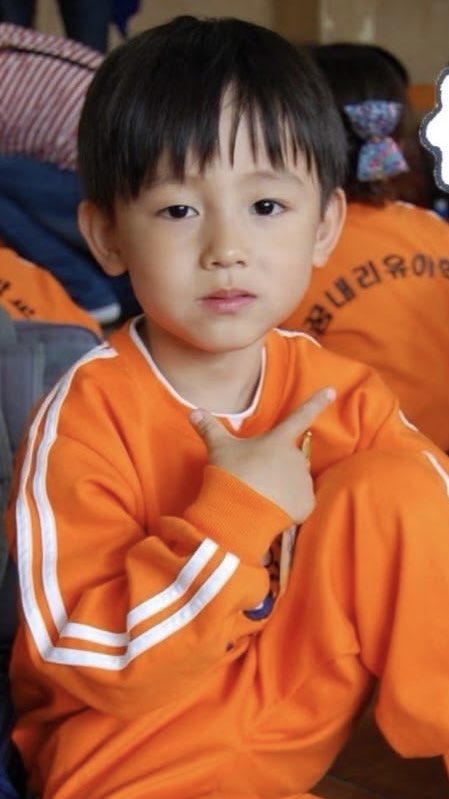 eyanngantuk's tweet photo. pose andalan eom seonghyeon https://t.co/vhNJpf3G5k