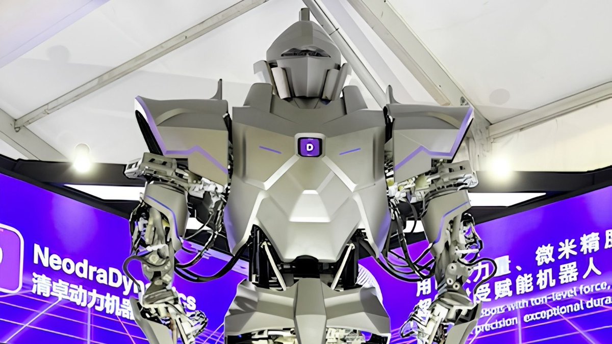 Humanoidguide's tweet photo. NeodraDynamics says its 4 meter Neo1 humanoid has a combined arm payload of 500 kg, using electric motors and digital hydraulics for heavy industrial work. #Neo1 #HumanoidRobotics

https://t.co/1ZSfdWViR0 https://t.co/AlUQTvYnRm