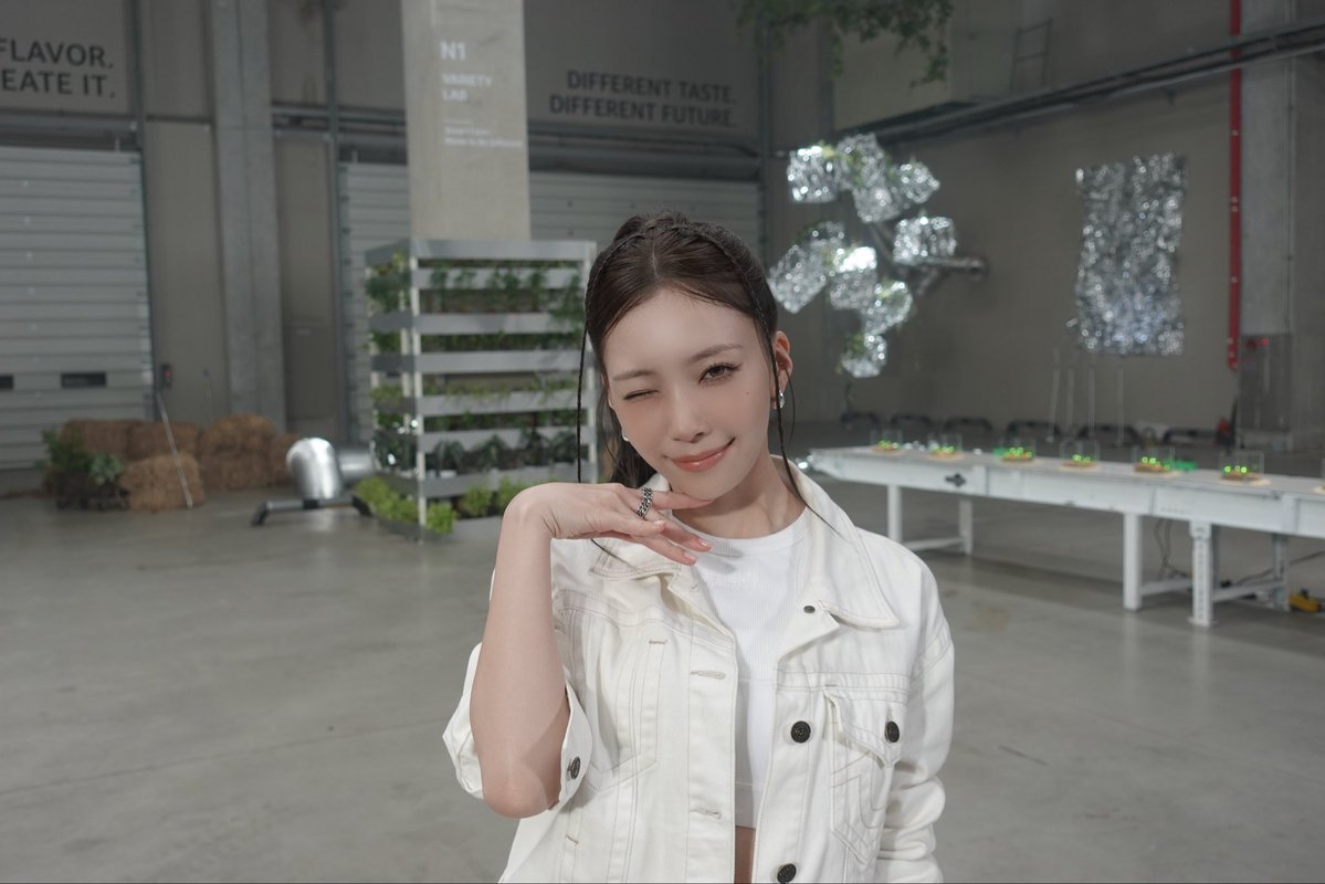 NiziU__official's tweet photo. [#NiziU_CAM]

"Sour Grapes"
Performance Video BEHIND🌿

#NiziU #니쥬
#SourGrapes
#NiziU_SourGrapes https://t.co/5i8QvrRVd5