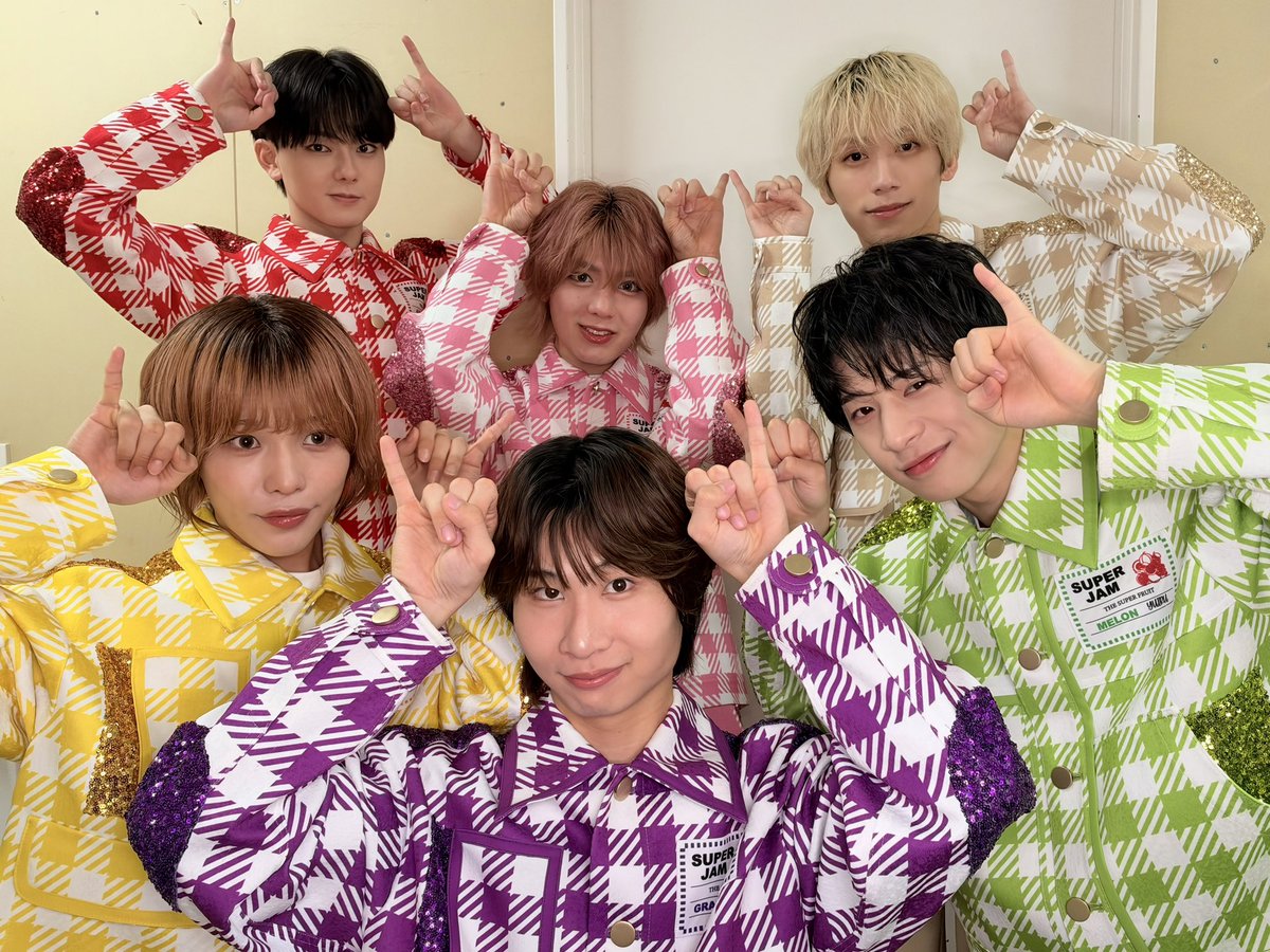 supafuru_info's tweet photo. 特典会のお知らせ
￣￣￣￣￣￣￣￣
滋賀公演の！
#ご当地日替わりポーズ は📣

「近江牛の牛ちゃんだよ」ポーズです📸✨️
＊鈴木志音考案🍇

特典券3枚で #グループショット写メ にご参加いただけます！
ぜひご参加ください🍏🌟

#スパフル https://t.co/C2bVtvH9zM
