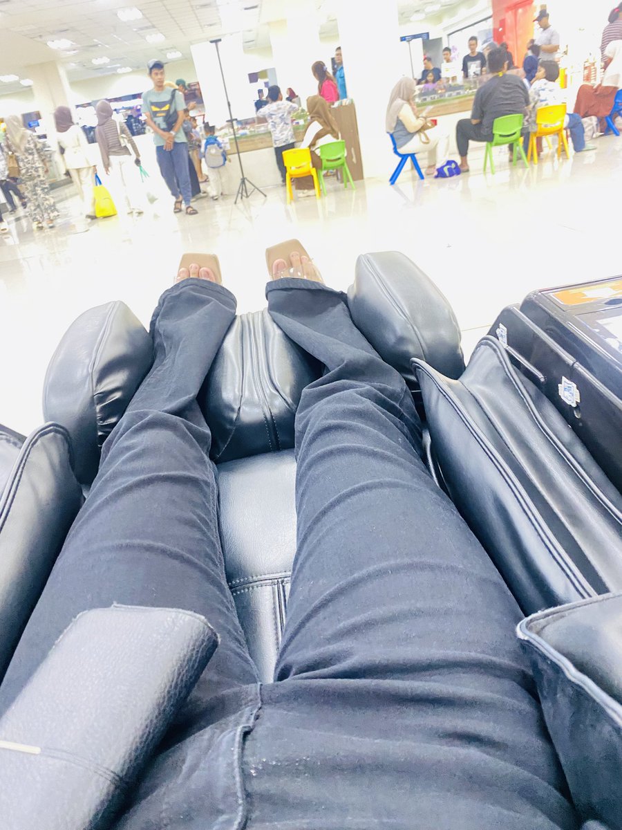 ciakety's tweet photo. Badan mulai jompo kemana mana yng dicari pijat 🤏👋 https://t.co/UlIqbmrkf5