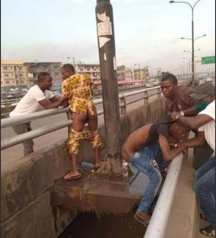 Kells_Vevo's tweet photo. @Invaluablemoi We heard that this is how your guys guys take a shit in the streets of lagos https://t.co/z6R0LvIgSD