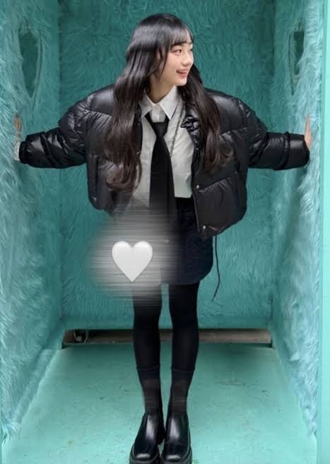 yuralovedaiki's tweet photo. @isuharugen @AnaMiller14370 どっかの乃木坂の奴はキャバ嬢みたいな
服着てますけどねぇ https://t.co/e2ReI7pDs8