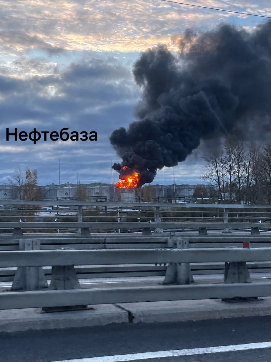 vick55top's tweet photo. The drone attack on St. Petersburg and the Leningrad Region was once again carried out via a flight path through Estonia, as well as parts of Lithuania and Finland.

In an attempt to deflect responsibility, air raid alerts were declared within these countries, citing the "detection of unidentified aerial vehicles."

The drones were guided across NATO territory using the Starlink system. NATO has entered the war.
The consequences will be catastrophic for everyone.