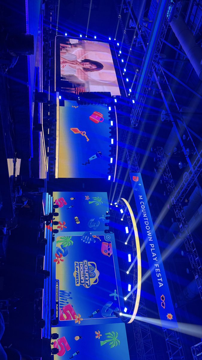 maaszwn's tweet photo. 너무좋앗지만 다시가고싶진않은 놀페스티벌입니다 https://t.co/sle1sudupG